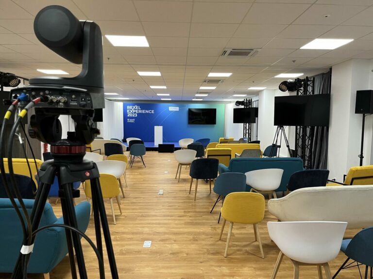 Convention Rexel Experience 2023 a Miribel, regie video et salon lounge avant pleniere corporate